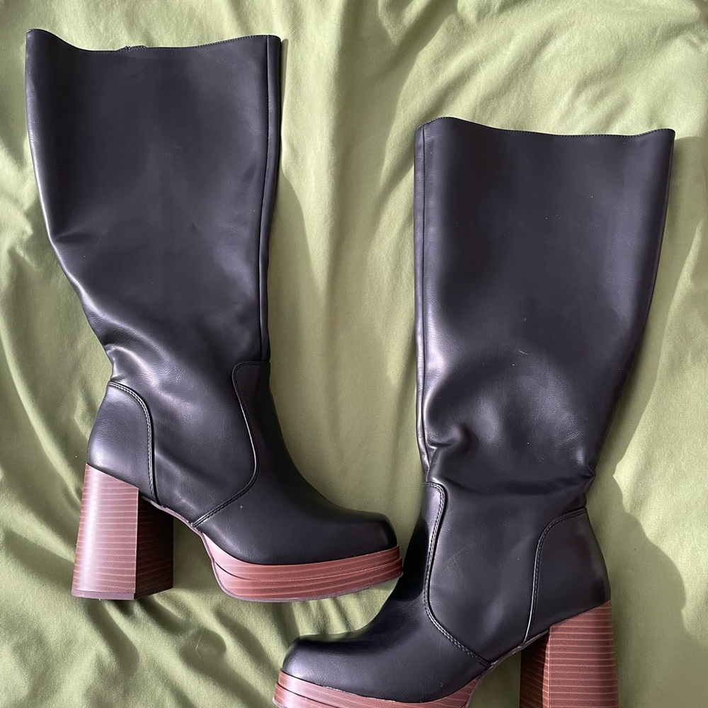 Women's Black Knee-High Boots